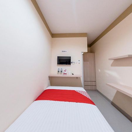 Oyo 478 Balcon Biru Hotel Джакарта Екстериор снимка
