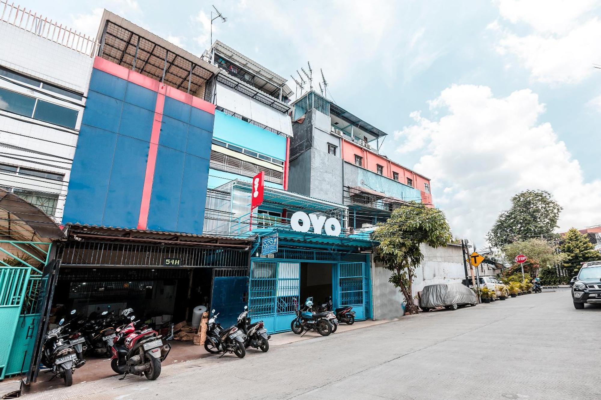 Oyo 478 Balcon Biru Hotel Джакарта Екстериор снимка