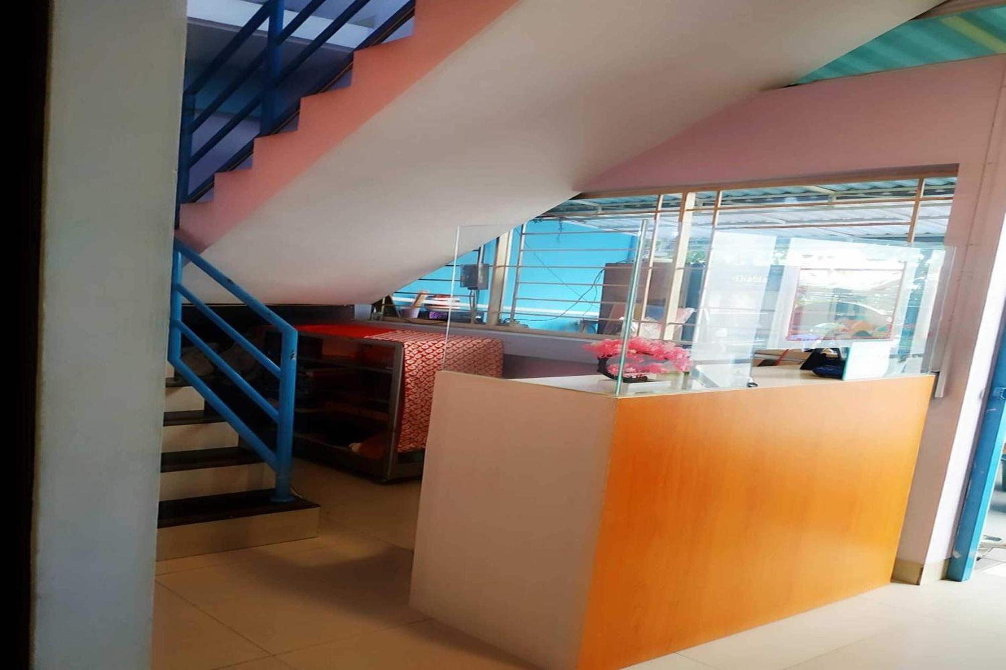 Oyo 478 Balcon Biru Hotel Джакарта Екстериор снимка