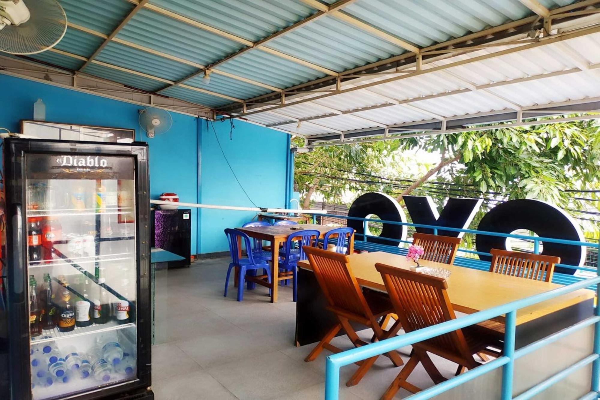 Oyo 478 Balcon Biru Hotel Джакарта Екстериор снимка