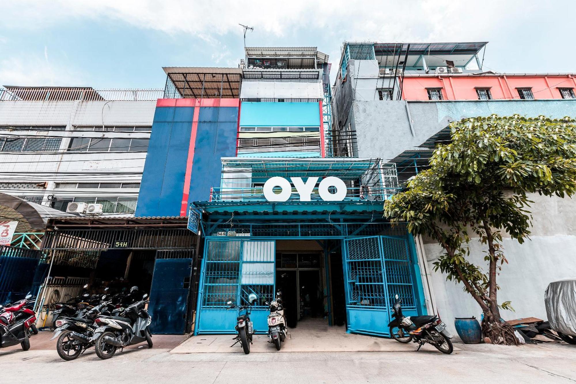 Oyo 478 Balcon Biru Hotel Джакарта Екстериор снимка